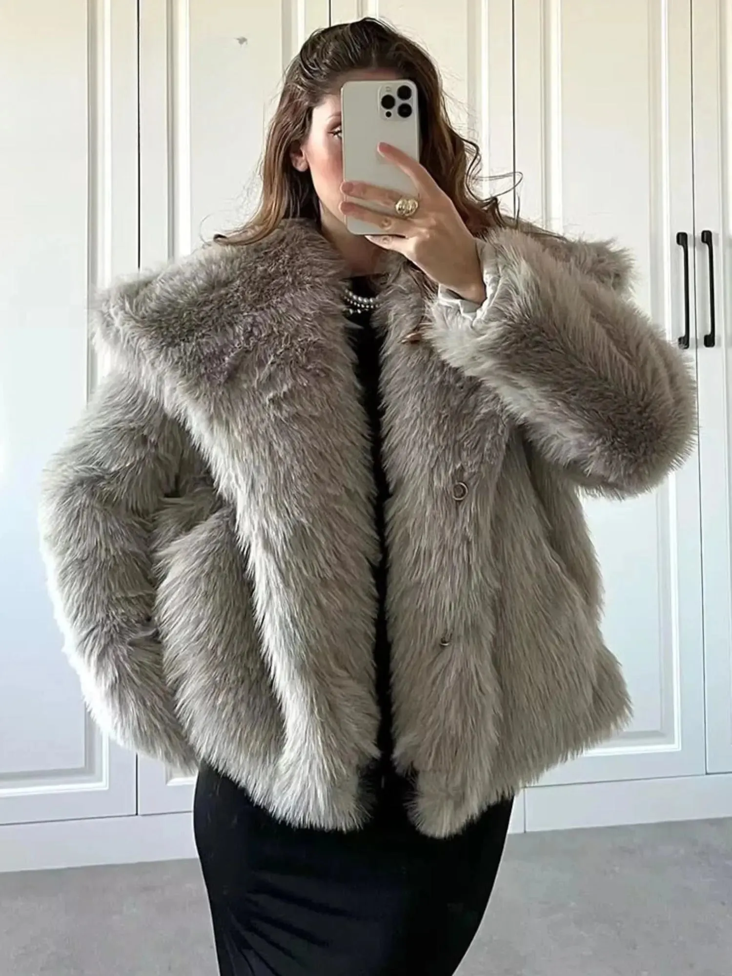 Audrey - Bold & Elegant Plush Fur Woman's Jacket