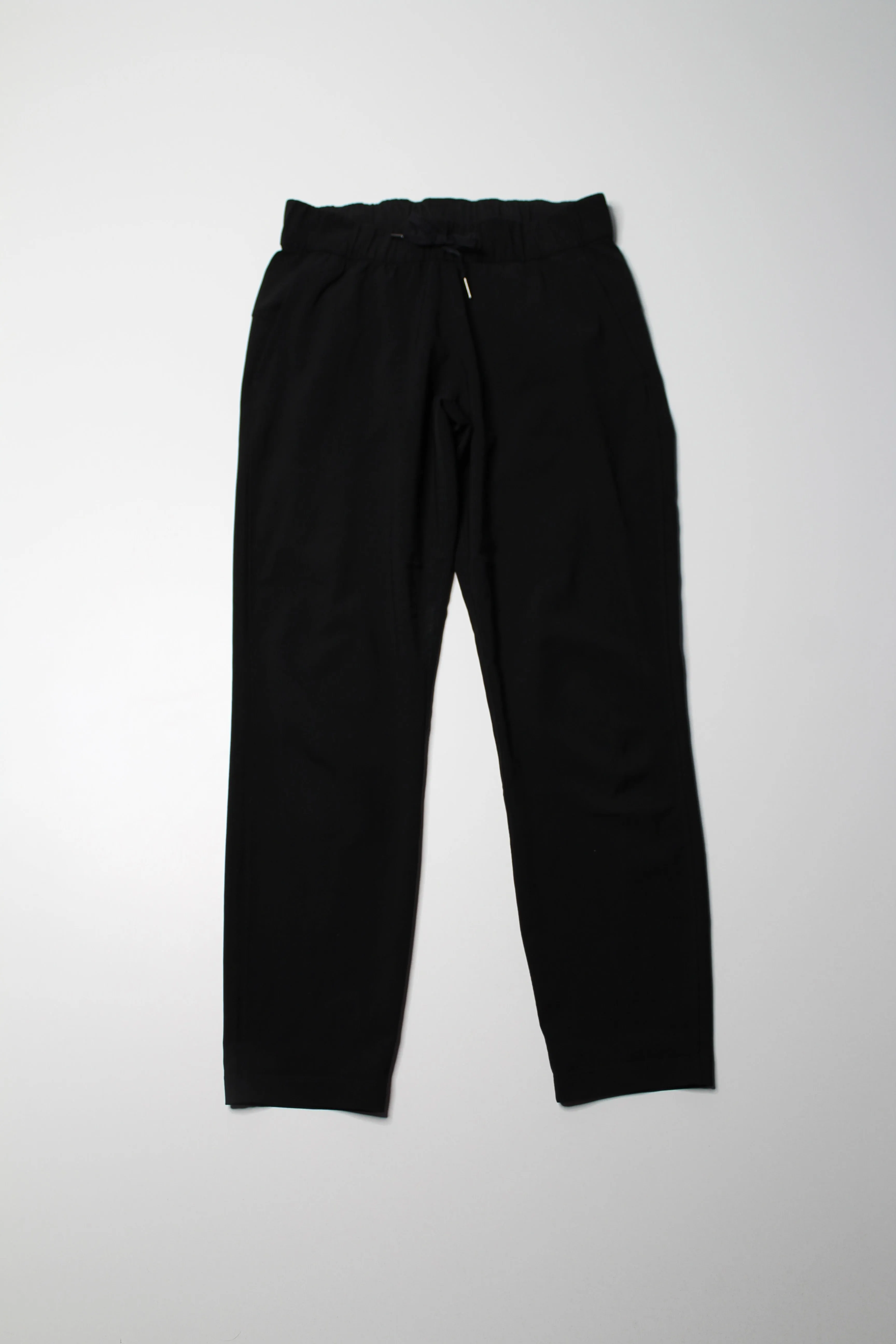 Lululemon black ‘on the fly’ pant, size 4 (27") *woven