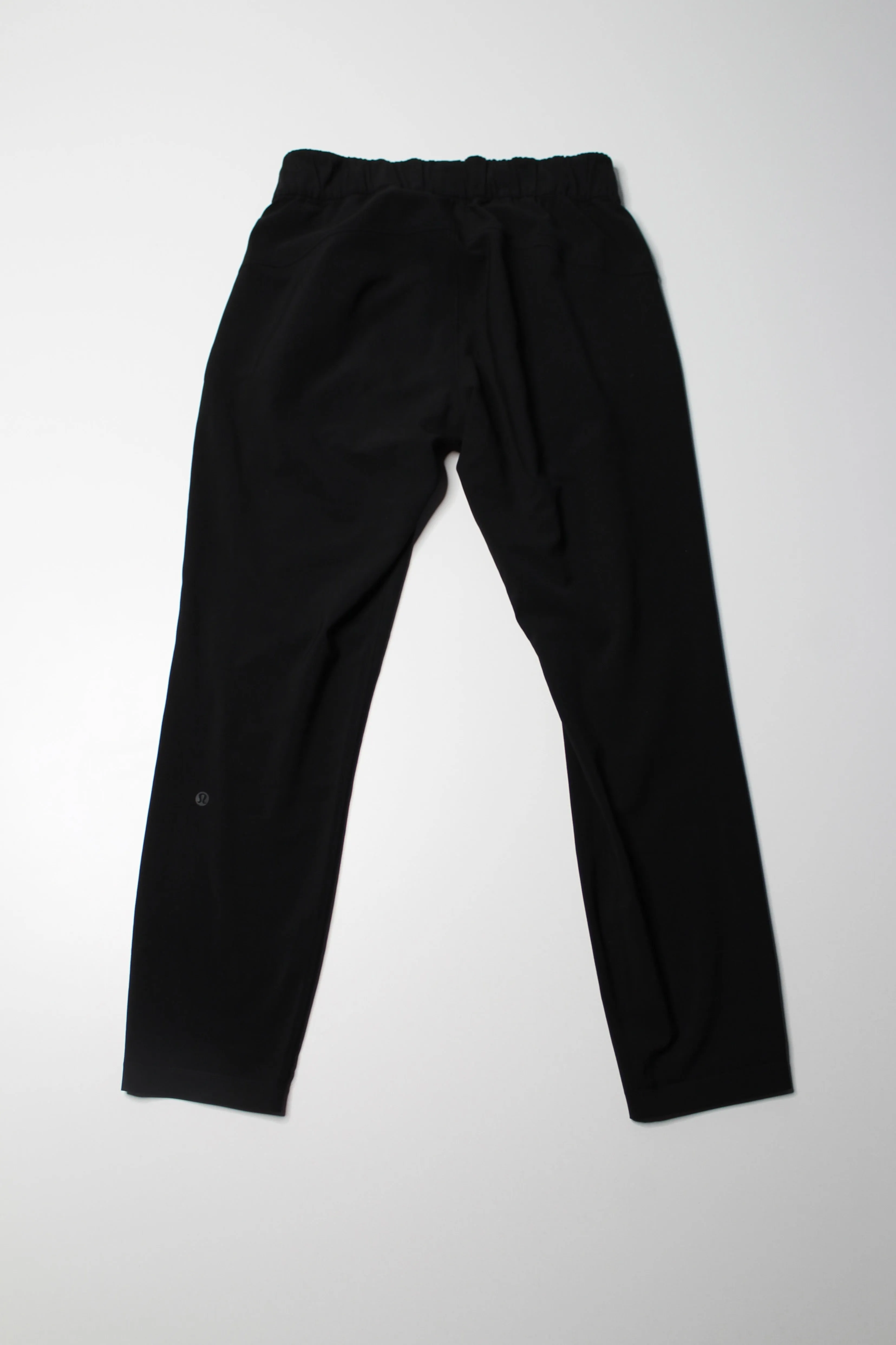 Lululemon black ‘on the fly’ pant, size 4 (27") *woven