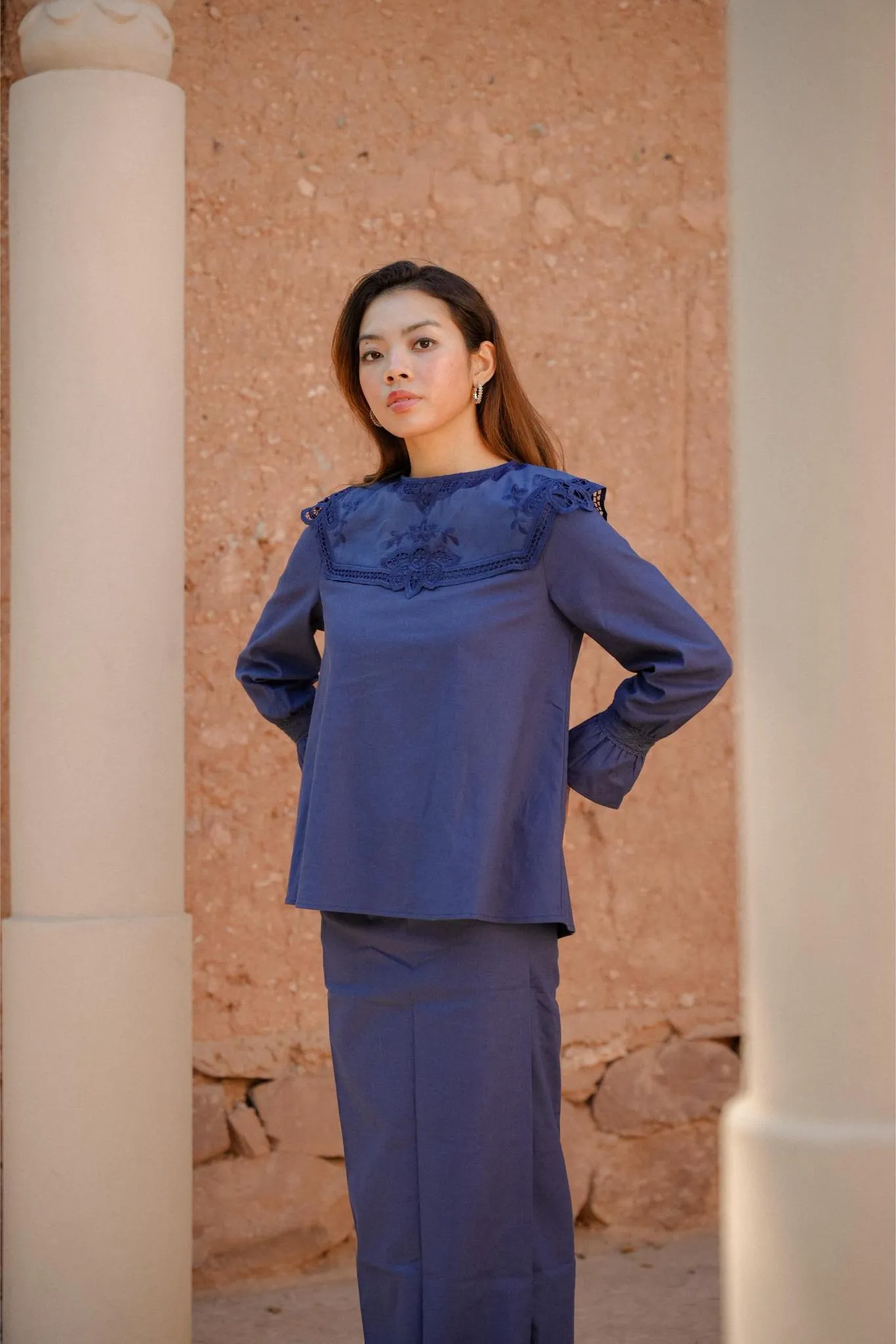 MARGOT KURUNG IN NAVY