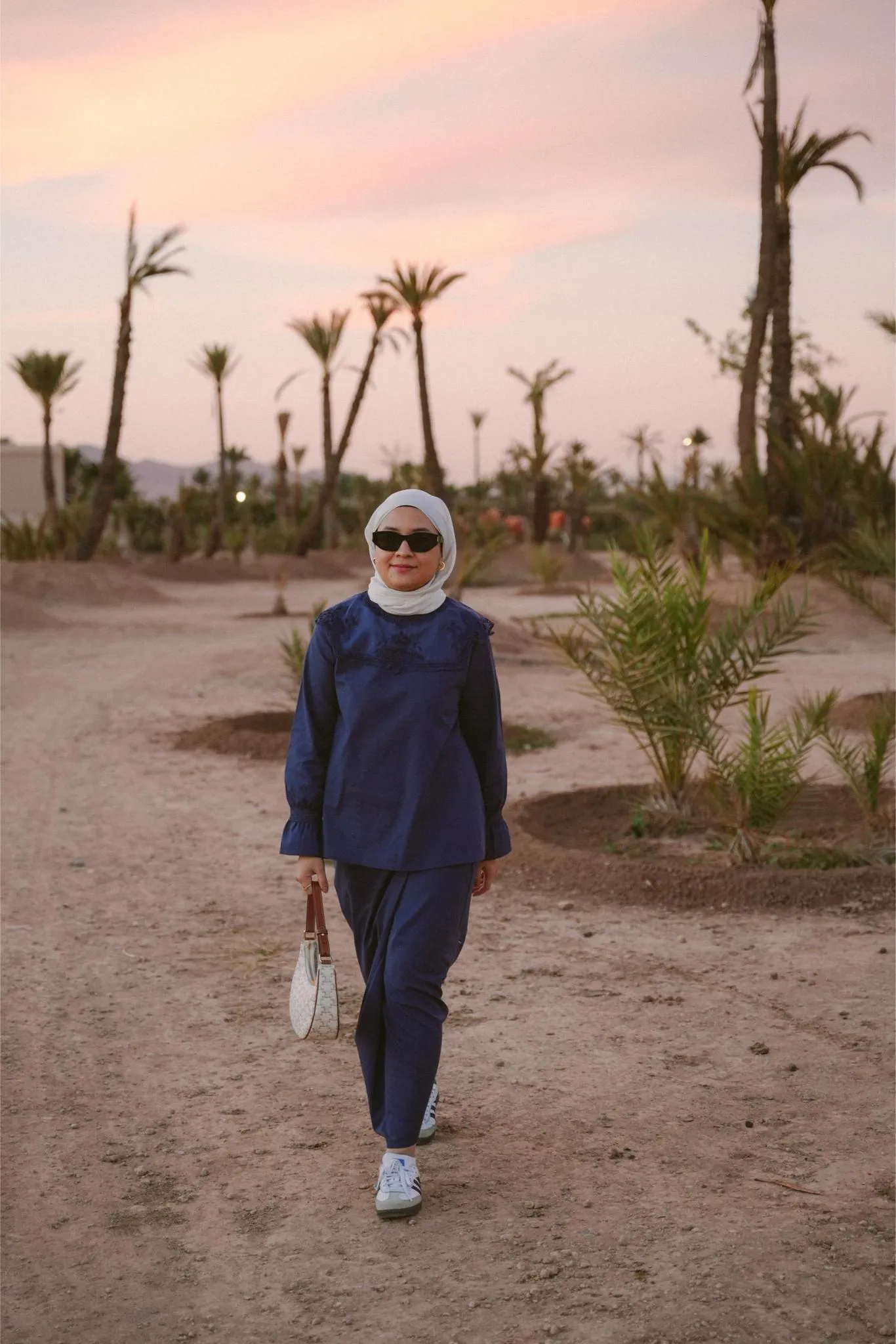 MARGOT KURUNG IN NAVY