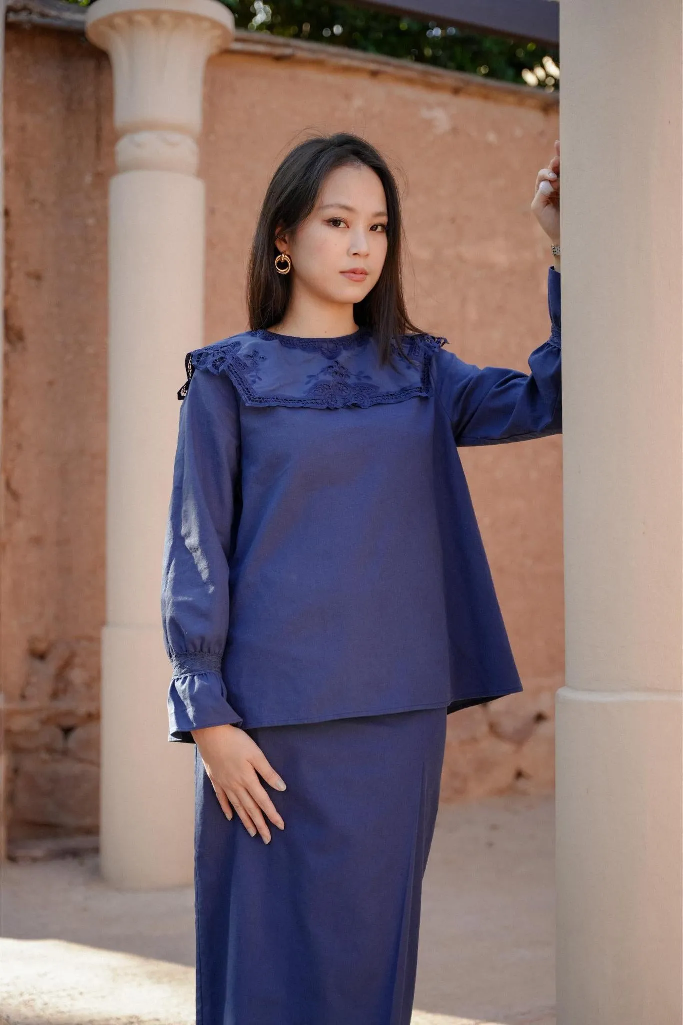 MARGOT KURUNG IN NAVY