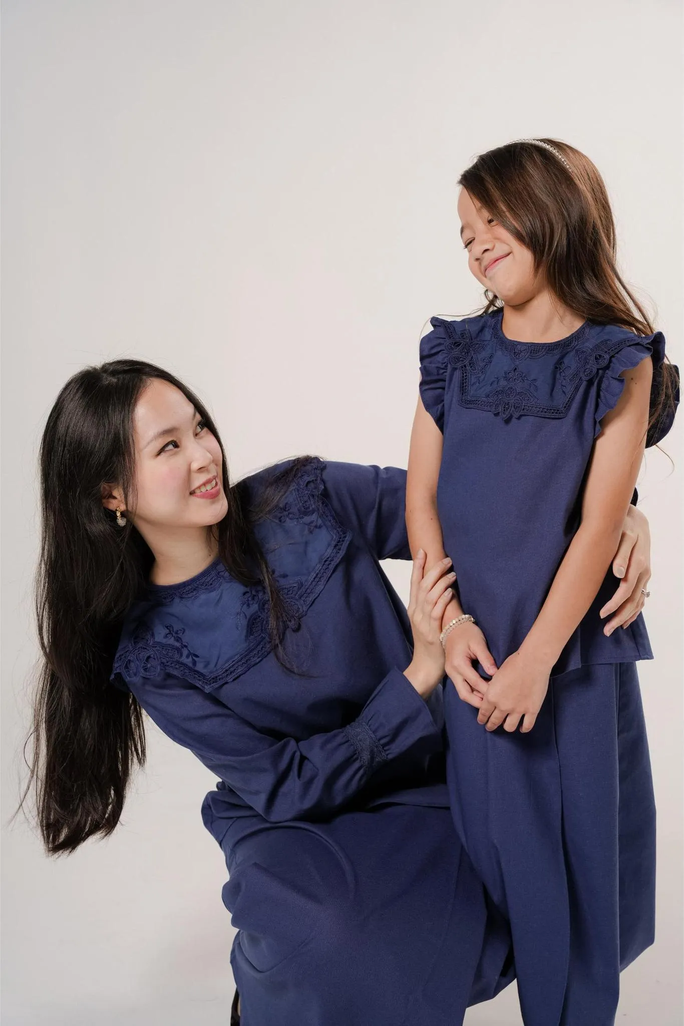 MARGOT KURUNG IN NAVY