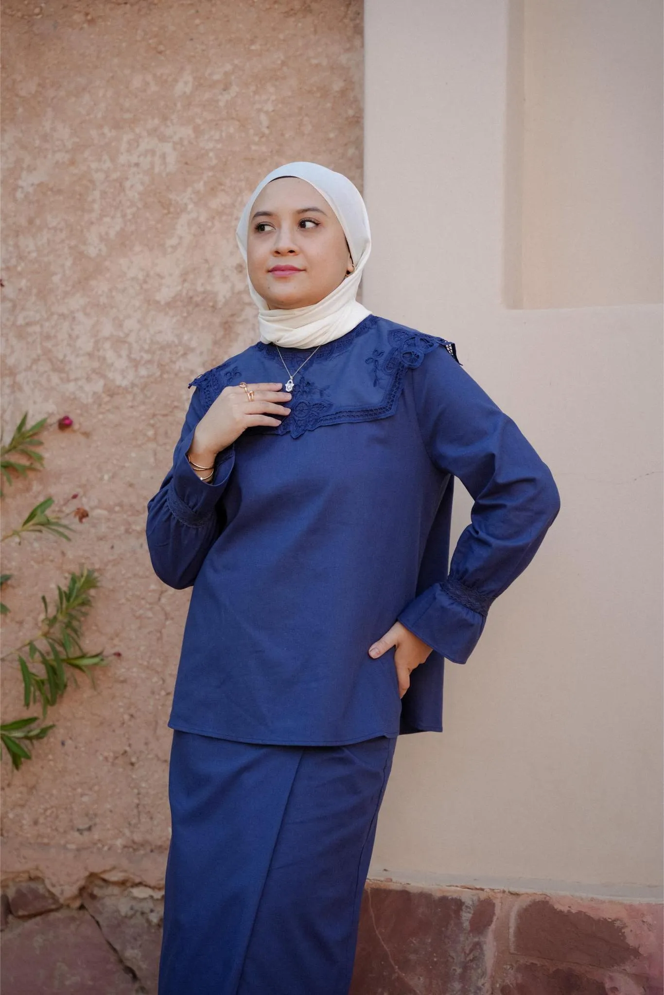 MARGOT KURUNG IN NAVY