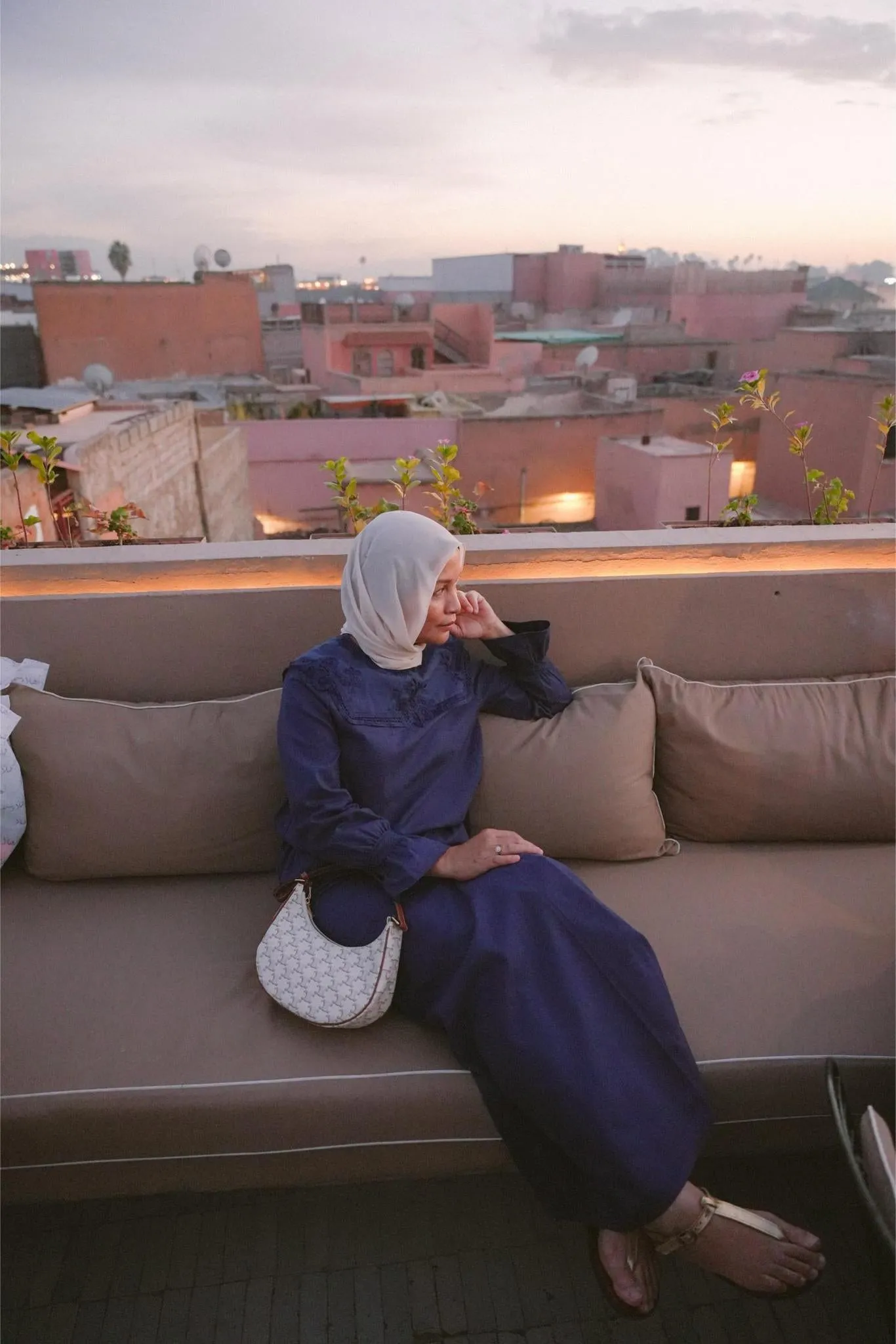 MARGOT KURUNG IN NAVY