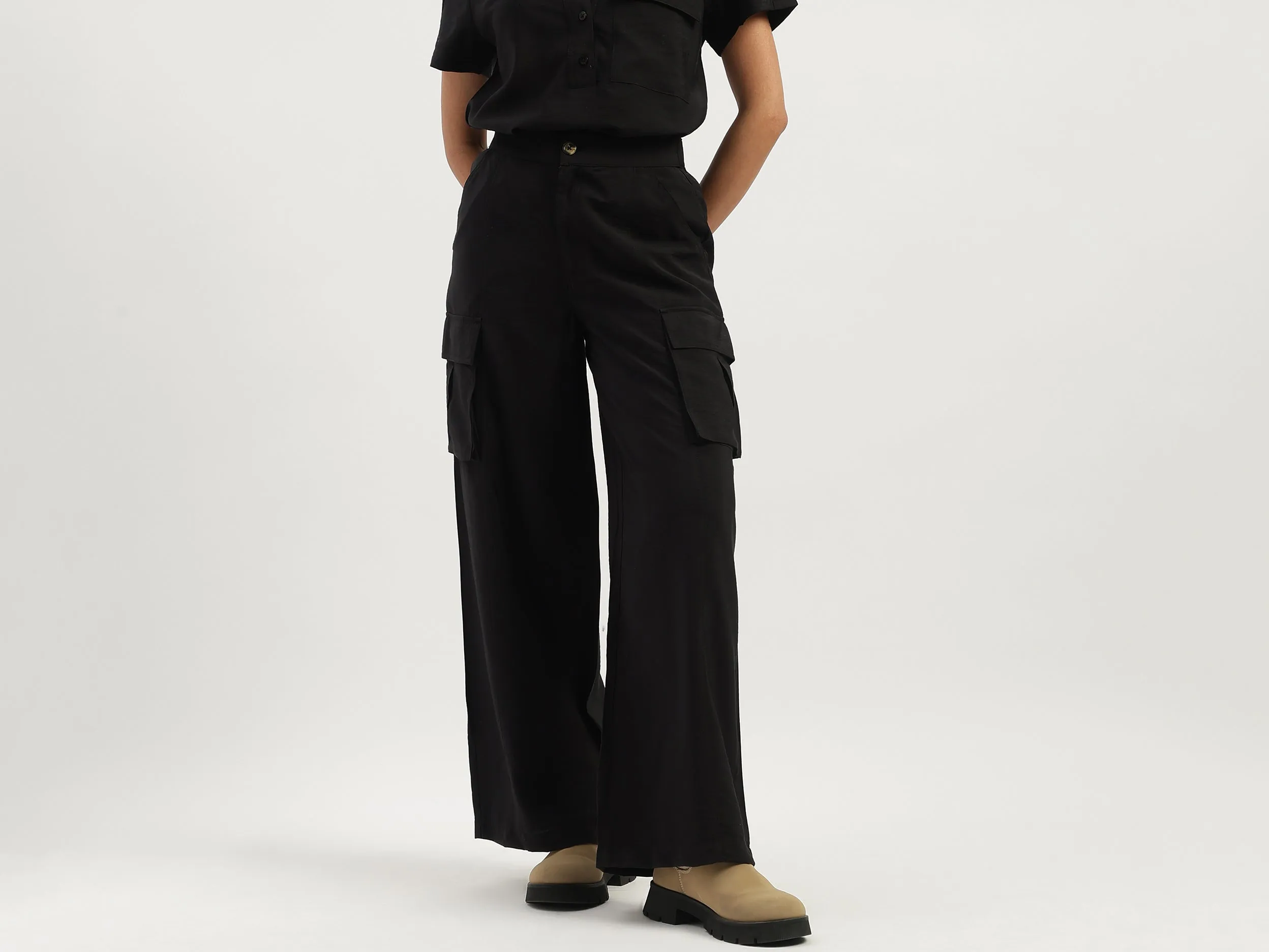 Solid Wide Leg Fit Cargo Pants